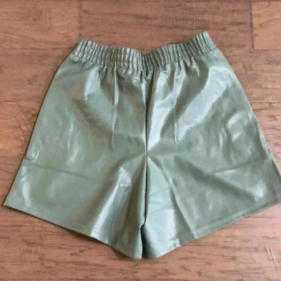 FABLETICS vegan leather shorts smoke green Small New with Tags - Picture 5 of 7